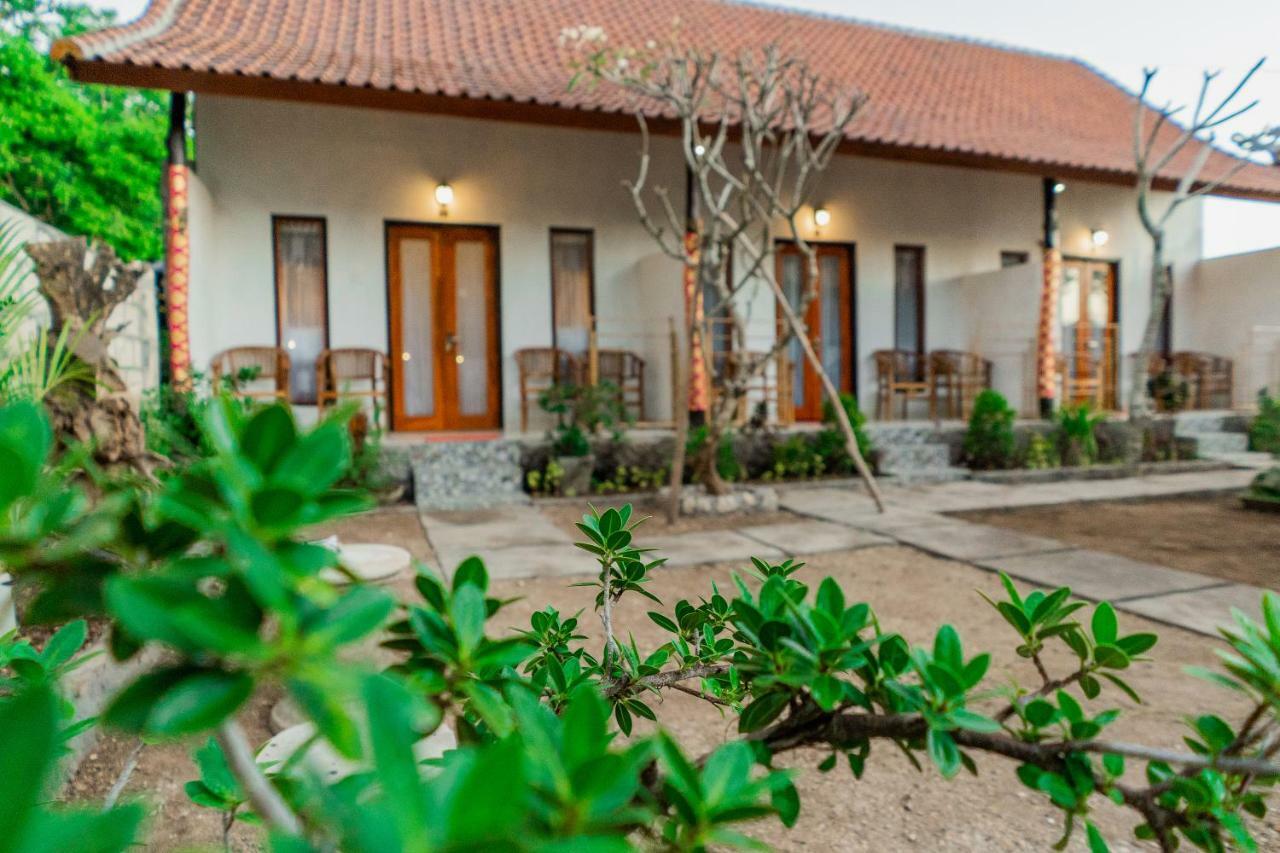 Kamasanti Hostel Toyapakeh Exterior photo
