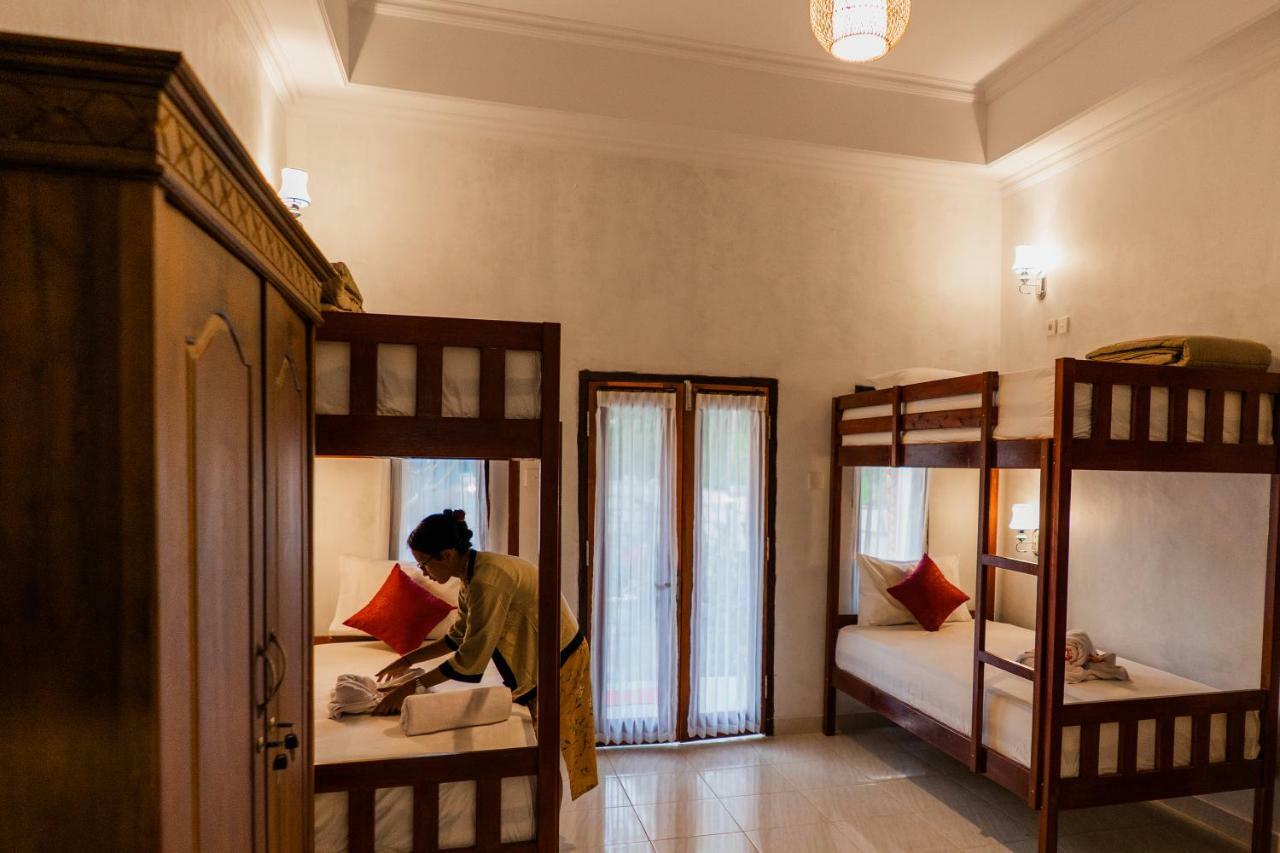 Kamasanti Hostel Toyapakeh Exterior photo